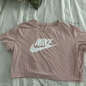 NIKE cropped tee